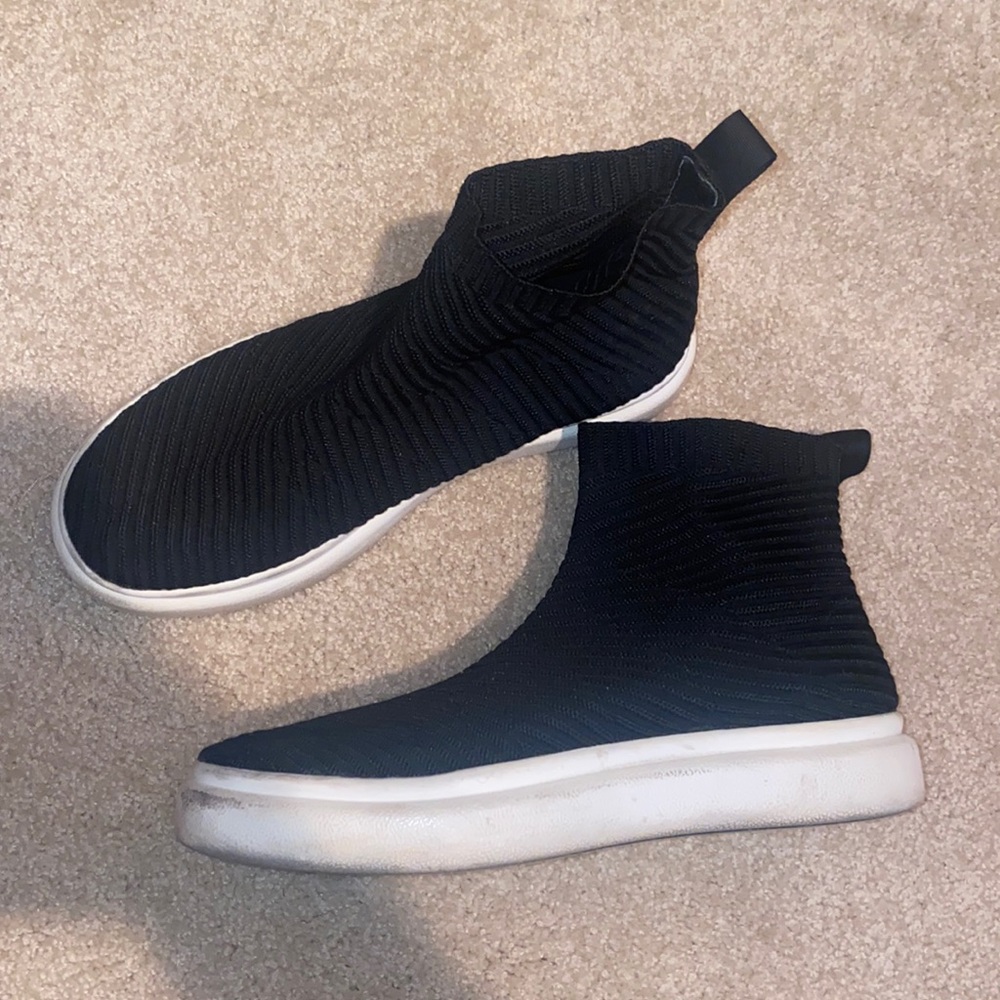 Slip on black sneakers with white platform (size 10)